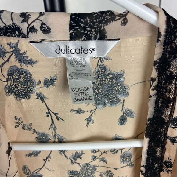 Kimono - Picture 2 of 2